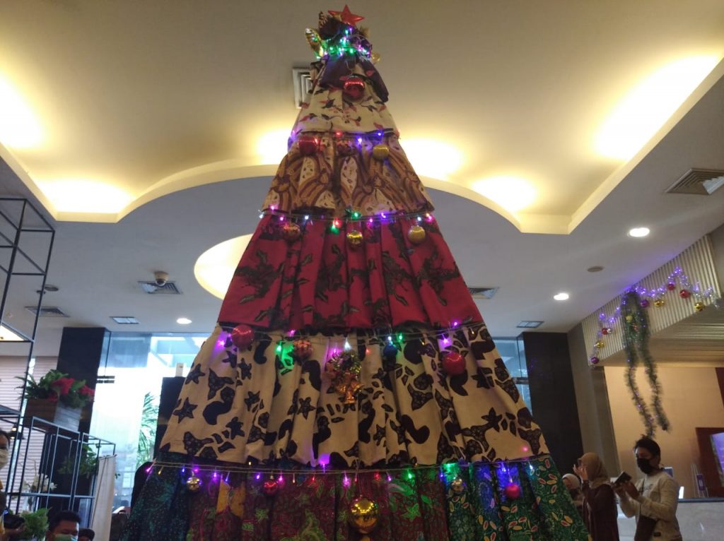 Hiasan Natal Unik di Sejumlah Hotel Surabaya