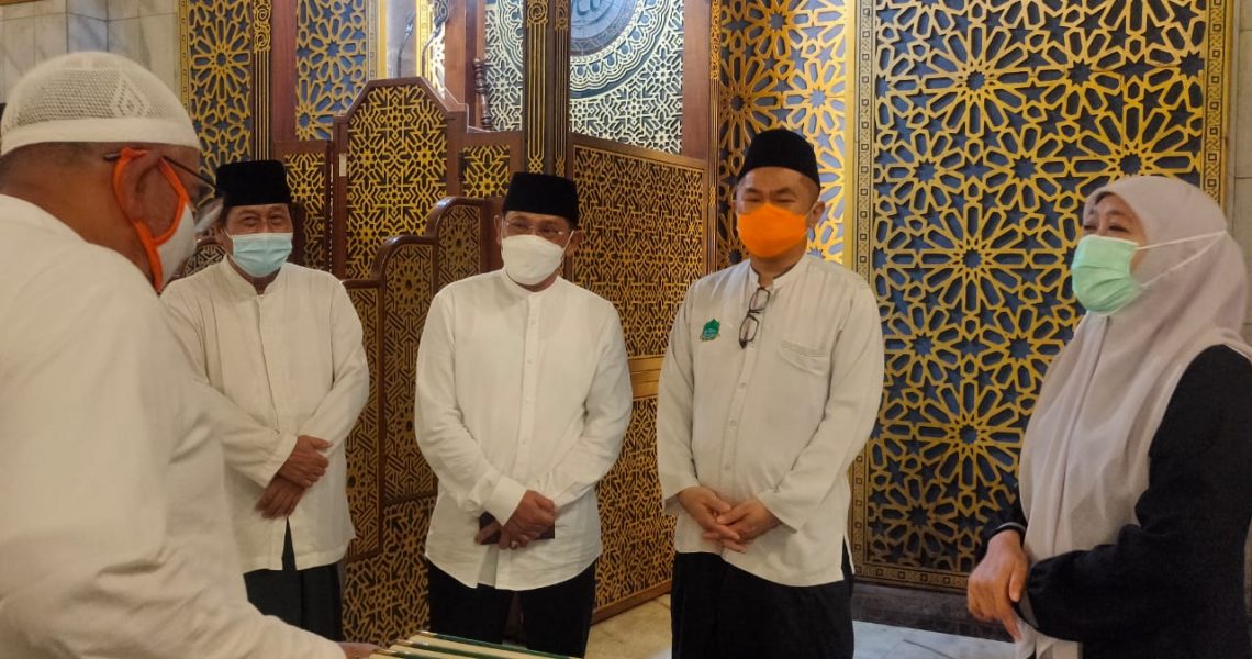 Gubernur Khofifah Cek Persiapan Sholat Id di Masjid Al Akbar